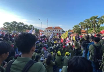 Mahasiswa di Surabaya Mengadakan Demo, Tuntutan Utama Pembatalan MBG dan Menolak Militerisme