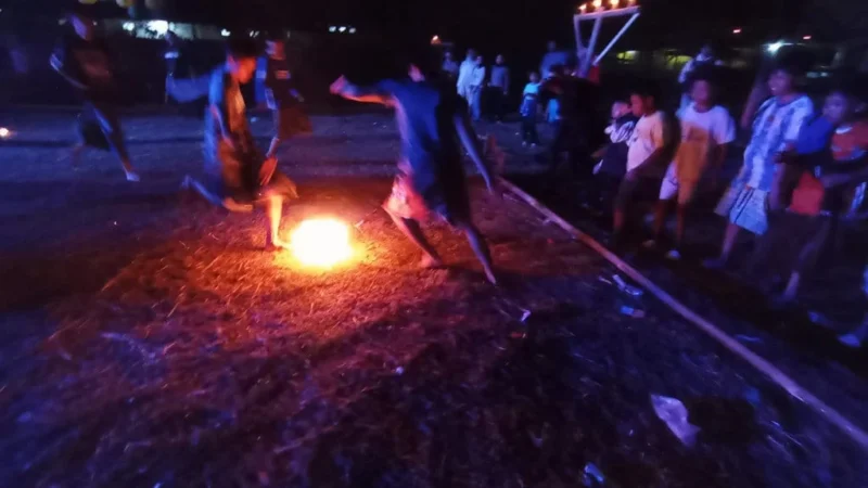 Malam 1 Muharram di Bandung: Riuh Sepakbola Api dan Bambu Gila