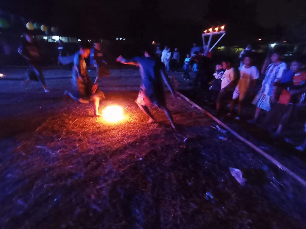 Malam 1 Muharram di Bandung: Riuh Sepakbola Api dan Bambu Gila