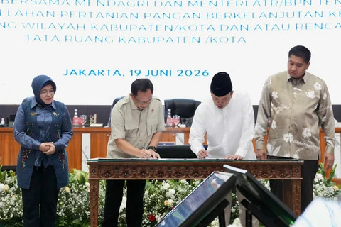 Mendagri dan Menteri ATR/BPN Tandatangani SEB untuk Integrasi LP2B ke RTRW