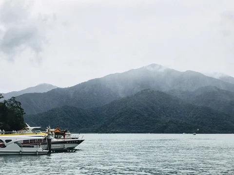 Menyusuri Keindahan Sun Moon Lake: Pengalaman Wisata yang Tak Terlupakan