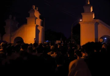 Mubeng Beteng: Tradisi Introspeksi Diri di Yogyakarta