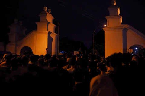Mubeng Beteng: Tradisi Introspeksi Diri di Yogyakarta