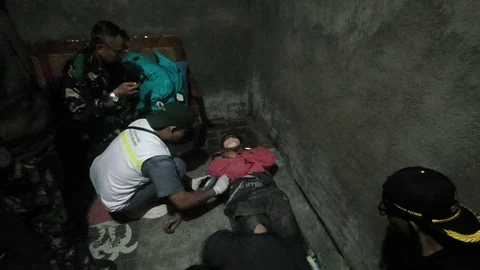 Pendaki Ilegal Gunung Semeru Berhasil Dievakuasi, Dinkes Malang Cek Kesehatan