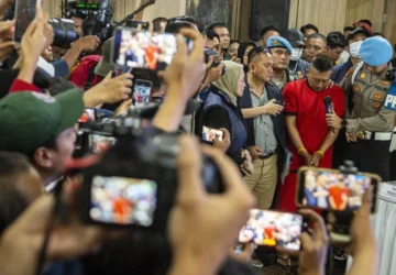 Polisi Selidiki Kasus Taufik Hidayat: Temuan Infus dan Tato Wajah