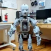 Robot Anak Codey: Menciptakan Koneksi Emosional dengan Manusia