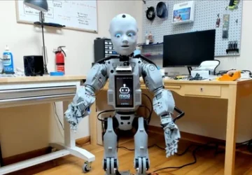 Robot Anak Codey: Menciptakan Koneksi Emosional dengan Manusia