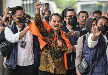Roy Suryo dan Dr. Tifa Ditangkap dan Dibawa ke Kejaksaan Jakarta Selatan