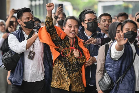 Roy Suryo dan Dr. Tifa Ditangkap dan Dibawa ke Kejaksaan Jakarta Selatan