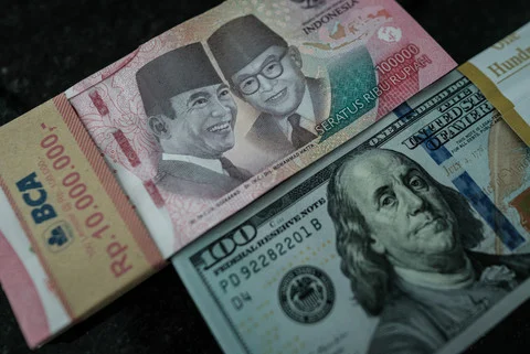 Rupiah Siap Melangkah ke Level Rp 17.682 per Dolar AS