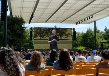 Tim Cook Menerima Tepuk Tangan Pada Penampilan Terakhirnya di WWDC 2026