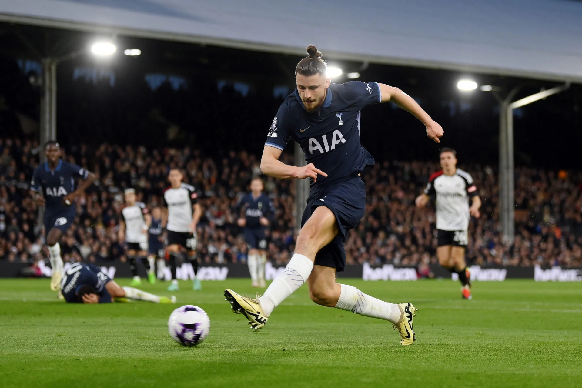 Tottenham Hotspur Tuntut Gelar Premier League, Radu Dragusin Ingin Keluar
