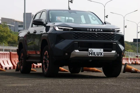 Toyota Hilux Terbaru Hadir di Indonesia dengan Fitur dan Desain Meningkat