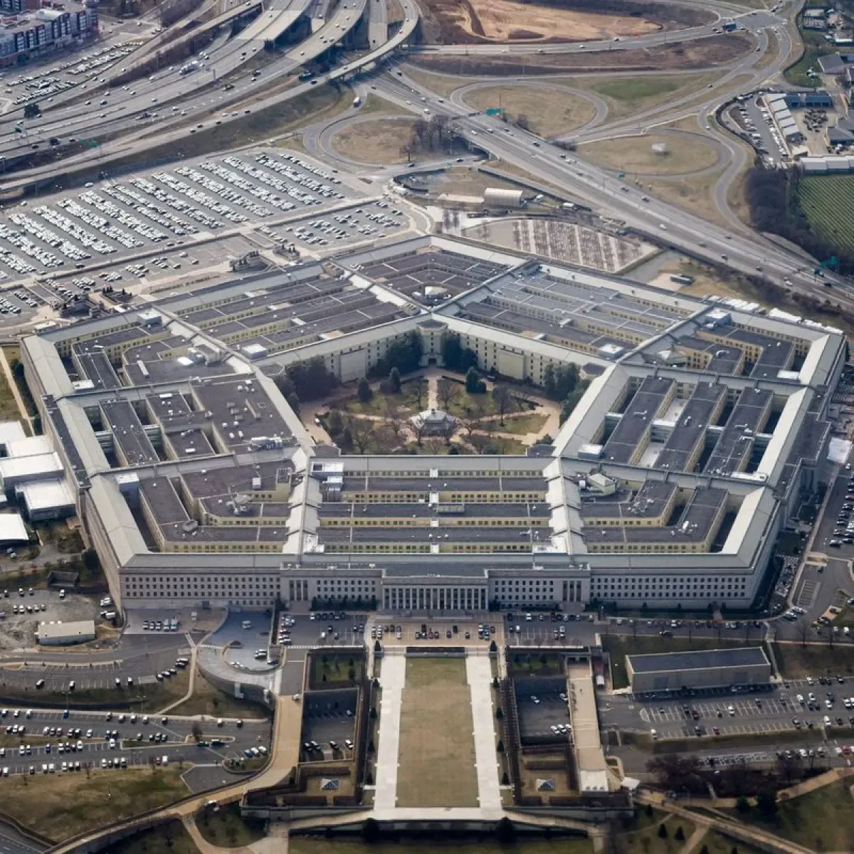Apple Menghadapi Risiko Politik dengan Membeli Chip Memori dari Produsen China