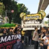 BEM UI Mengadakan Aksi Gotong Keranda untuk Menceritakan Kehilangan Reformasi Polri