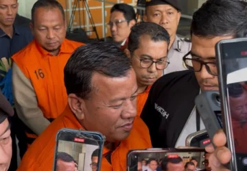 Bupati Kuansing Suhardiman Amby dan Sekretaris Daerah Ditahan KPK