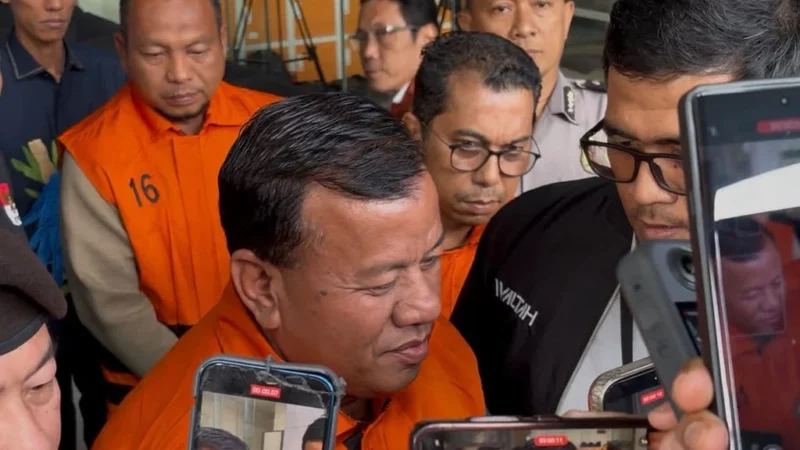 Bupati Kuansing Suhardiman Amby dan Sekretaris Daerah Ditahan KPK