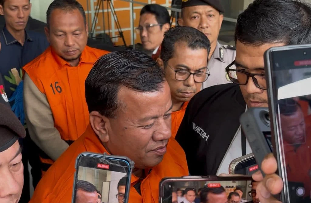 Bupati Kuansing Suhardiman Amby dan Sekretaris Daerah Ditahan KPK