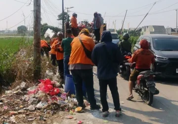 DLH Bekasi Angkut 10 Ton Sampah di Babelan untuk Mencegah Pembuangan Sembarangan