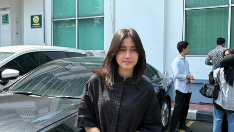 Keisya Levronka Dampingi Adiknya Pulih dari Cedera Parah