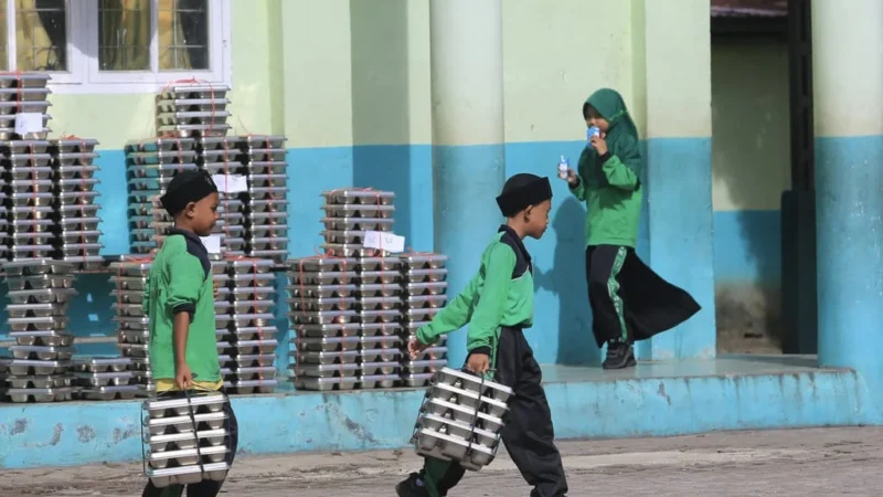 Mendikdasmen Skema Kantin Sekolah untuk MBG Masih Dikaji: Prihatin bagi Siswa Miskin