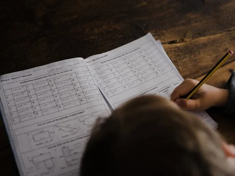 Mengapa Anak SD Menganggap Matematika Sulit dan Bagaimana Guru Bisa Mengubahnya