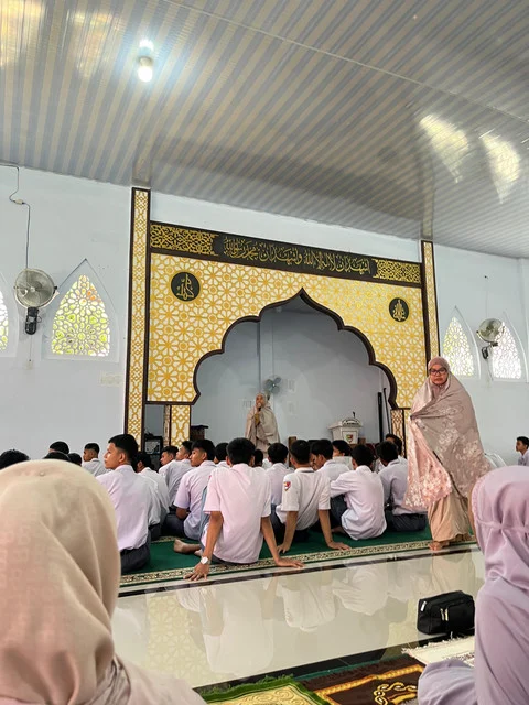 Pembentukan Karakter di Sekolah: Peran Kurikulum dan Guru