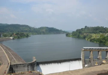 PLN Bangun PLTS Terapung di Waduk untuk Mengatasi Pemadaman Listrik