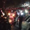 Puncak Macet Saat Libur Sekolah, Pengendara Pilih Menepi buat Rehat