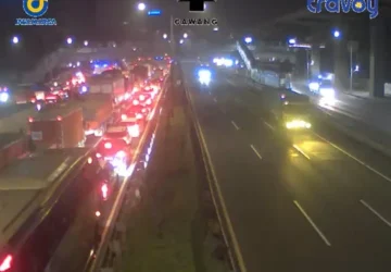 Tol Dalam Kota Arah Cawang Macet Dini Hari Ini, Antrean Kendaraan Mencapai 3 Km